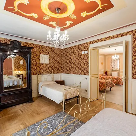 Francy House Guest house *
