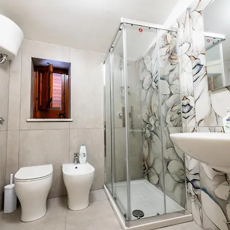 Francy House Guest house *
