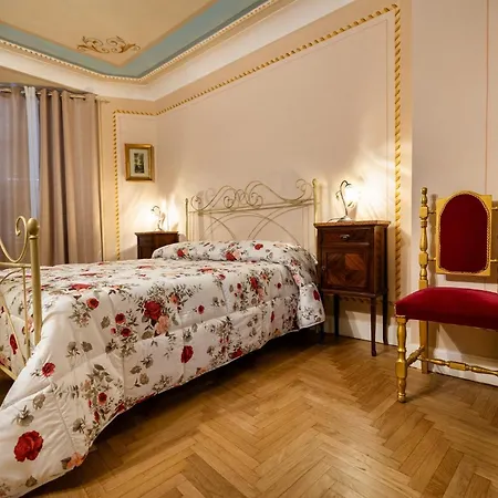 Francy House Guest house *